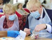 بوريس جونسون يدعم هيئة الرعاية الصحية بطريقة طريفة.. اعرف القصة "صور"