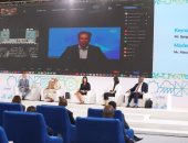 رئيس المنتدى الاقتصادي العالمي يشيد بما حققته مصر من إصلاحات