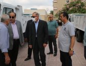 محافظ كفر الشيخ يتفقد أول دفعة من سيارات نقل القمامة ويوجه بتوزيعها.. صور