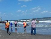 تفاصيل إنقاذ 6 أشخاص بينهم فتاة من الغرق فى شاطئ بورسعيد.. صور ولايف