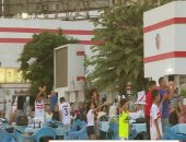 جماهير الزمالك تتجمع داخل النادى لمتابعة مباراة السوبر أمام الأهلى.. فيديو