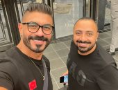 تفاصيل رحلة خالد سليم والمخرج مرقس عادل إلى دبى من أجل "فى القلب"