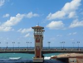 طقس شتوى يضرب الإسكندرية والمصطافون يستمتعون بالخريف المبكر على الشواطئ.. لايف