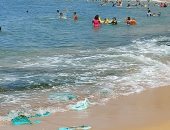 أجواء خريفية وتراجع الإقبال على شواطئ الإسكندرية مع ارتفاع الأمواج.. لايف