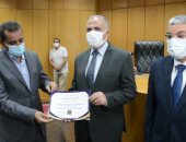 "الرى" تكرم مهندسين ومشرفين على أعمال تأهيل وتبطين الترع بالمنيا.. صور