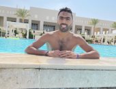 حسين الشحات يودع إجازة الصيف من حمام السباحة.. والجمهور: يلا على التمرين "صور"