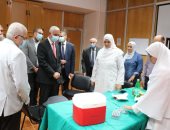 رئيس جامعة المنوفية يتابع مركز تطعيم مستشفيات جامعة المنوفية