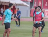 شاهد.. أكرم توفيق يرتدى ماسك الوجه أثناء تدريبات الأهلى 