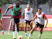 مصطفى محمد يقود مران جالاتا سراي استعدادا لمواجهة لاتسيو بالدورى الأوروبي.. صور