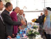 رئيس الكنيسة الأسقفية يكرم أوائل الإعدادية بالمدرسة الأسقفية بمنوف
