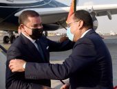 رئيس الوزراء يستقبل رئيس حكومة الوحدة الوطنية الليبية بمطار القاهرة.. صور