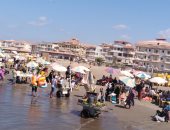 إقبال من المواطنين على شاطئ رأس البر فى العطلة الأسبوعية.. فيديو