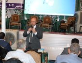 محافظ بنى سويف يقف دقيقة حداد على روح المشير طنطاوى بمؤتمر شباب اقفهص