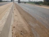 محافظ الشرقية يأمر برفع السفوح الرملية من طريق السعدية - كفر العزازي