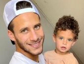 قصة صور.. نجوم الكرة وأبناؤهم "فولة واتقسمت نصين"