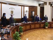 مجلس الوزراء يبدأ اجتماعه بدقيقة حداد على روح المشير حسين طنطاوى.. فيديو   