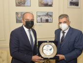 رئيس قناة السويس يلتقى سفير الأردن بالقاهرة لبحث سبل التعاون المشترك