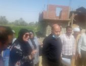رئيس مياه الفيوم يتفقد مشروع الصرف الصحى بقرية السعيدية ..صور