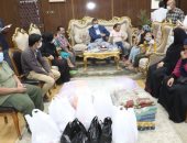 محافظ المنوفية يقدم مساعدات لأسرة سورية.. ويؤكد: أنتم فى بلدكم الثانى
