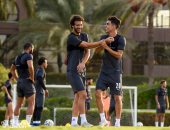 هزار بن شرقى مع علاء وجدية طارق حامد يخطفان الأنظار فى مران الزمالك.. صور