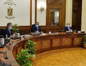 رئيس الوزراء: استراتيجية توطين صناعة السيارات تحظى باهتمام الرئيس السيسي 