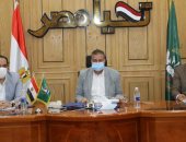 محافظ المنوفية يناقش رصف طرق منتهية المرافق بأشمون والشهداء ضمن "حياة كريمة"