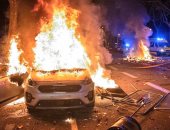 حرق سيارات واشتباكات مع الشرطة بسبب اعتقال رئيس كتالونيا السابق.. فيديو وصور