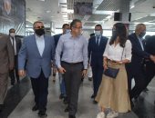 محافظ البحر الأحمر يستقبل وزير السياحة بمطار الغردقة الدولى