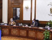 رئيس الوزراء: مصر تستضيف ما يزيد على 5 ملايين مهاجر.. ويؤكد: توجيهات من الرئيس السيسي بتقديم كافة الخدمات الصحية والتعليمية لضيوف البلاد.. وتوفير فرص عمل لهم وحياة كريمة أسوة بأشقائهم المصريين دون تمييز