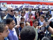 محافظ بنى سويف يصطحب عددا من الطلائع والشباب لزيارة عدد من المشروعات القومية