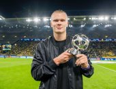 هالاند يتسلم جائزة أفضل مهاجم في دوري أبطال أوروبا قبل مواجهة لشبونة