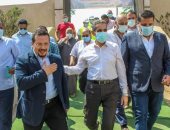 حياة كريمة.. محافظ الغربية يتفقد قافلة طبية وأخرى للتحول الرقمى بقرية حنون