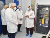 رئيس هيئة الدواء يتفقد خط مستحضرات الاستنشاق أحادية الجرعة لعلاج الأمراض الصدرية