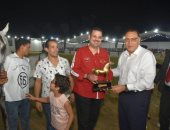 محافظ الشرقية يسلم الفائزين فى مسابقة جمال الخيول العربية الأصيلة مجسم" الحصان الجامح"