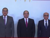 الرئيس السيسى يلتقط صورة تذكارية مع المشاركين باحتفال يوم القضاء المصرى