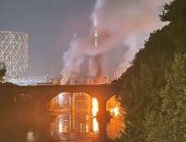 حريق يدمر الجسر الحديدى التاريخى فى روما يعود للقرن الـ19.. فيديو وصور