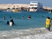 باى باى يا بحر.. عشاق شواطئ مطروح يودعونها فى آخر أسبوع للمصيف.. لايف وصور