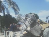 الجيزة تزيل التعديات بطريق المنصورية تمهيدا لرصفه.. صور