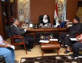 محافظ مطروح يتابع الاستعداد للمشاركة في معرض تراثنا.. صور