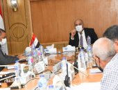 تفاصيل اجتماع محافظ قنا لمتابعة الموقف التنفيذى لمشروعات الصرف الصحى