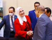 وزيرة التضامن تطلق حملة بـ"الوعى مصر بتتغير للأفضل" فى قرى حياة كريمة