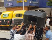 حملات لمنع سير التوك توك والتروسيكل بالمحاور الرئيسية وكورنيش الإسكندرية.. صور