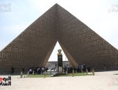 توافد أسرة السادات ومواطنين على النصب التذكارى لإحياء ذكرى نصر 6 أكتوبر