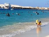 باى باى يا بحر.. عشاق شواطئ مطروح يودعونها فى آخر المصيف.. فيديو وصور