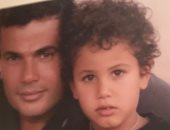 نوستالجيا.. عبد الله عمرو دياب يستعيد ذكريات طفولته بصورة مع والده الهضبة