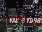 محمد صلاح يحتفل مع عبد الله السعيد بعلامة النصر × صورة بالفوز على ليبيا