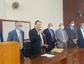 رئيس جامعة الإسكندرية يحضر تحية العلم وسط الطلاب فى أول العام الدراسى.. صور