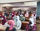 "تحية العلم وتوزيع الورود" في أول يوم دراسة بجامعة بنها.. لايف