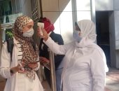 تباعد اجتماعى وقياس درجات الحرارة فى جامعة الإسكندرية بأول يوم دراسة.. صور