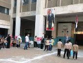 وكيل تعليم أسوان يتابع بداية الدراسة ويطمئن على الإجراءات الاحترازية.. صور